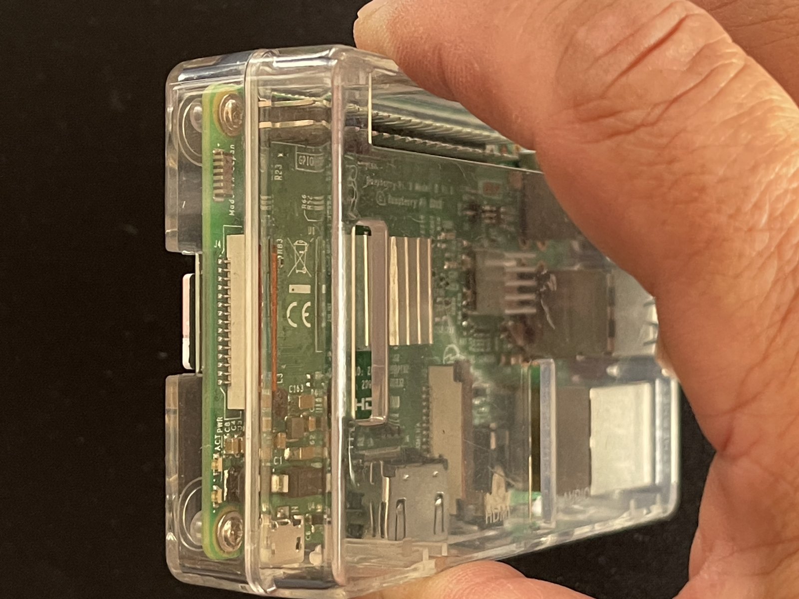 透明ケースに入れたRaspberry Pi